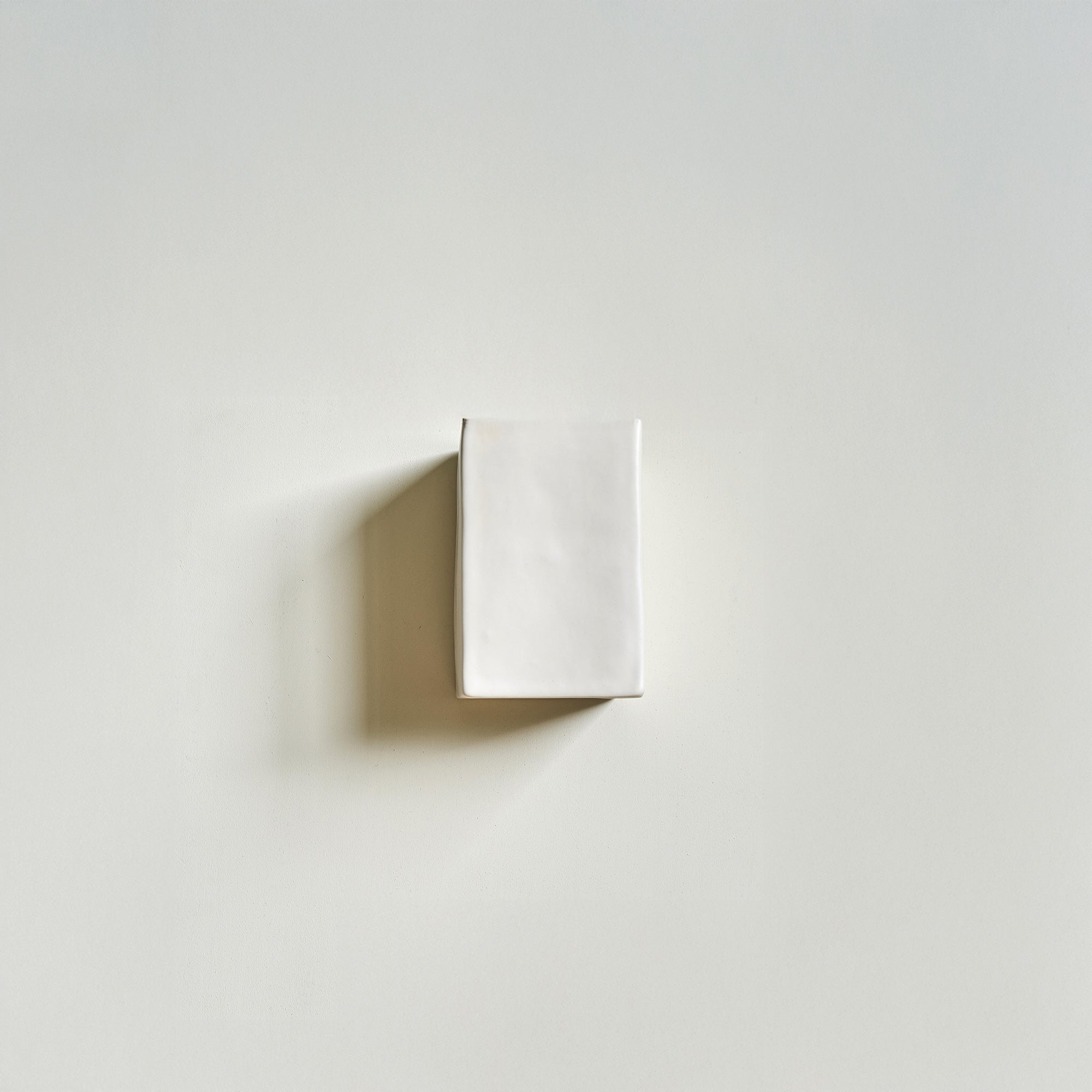Irregular ceramic wall light MURA | Off White