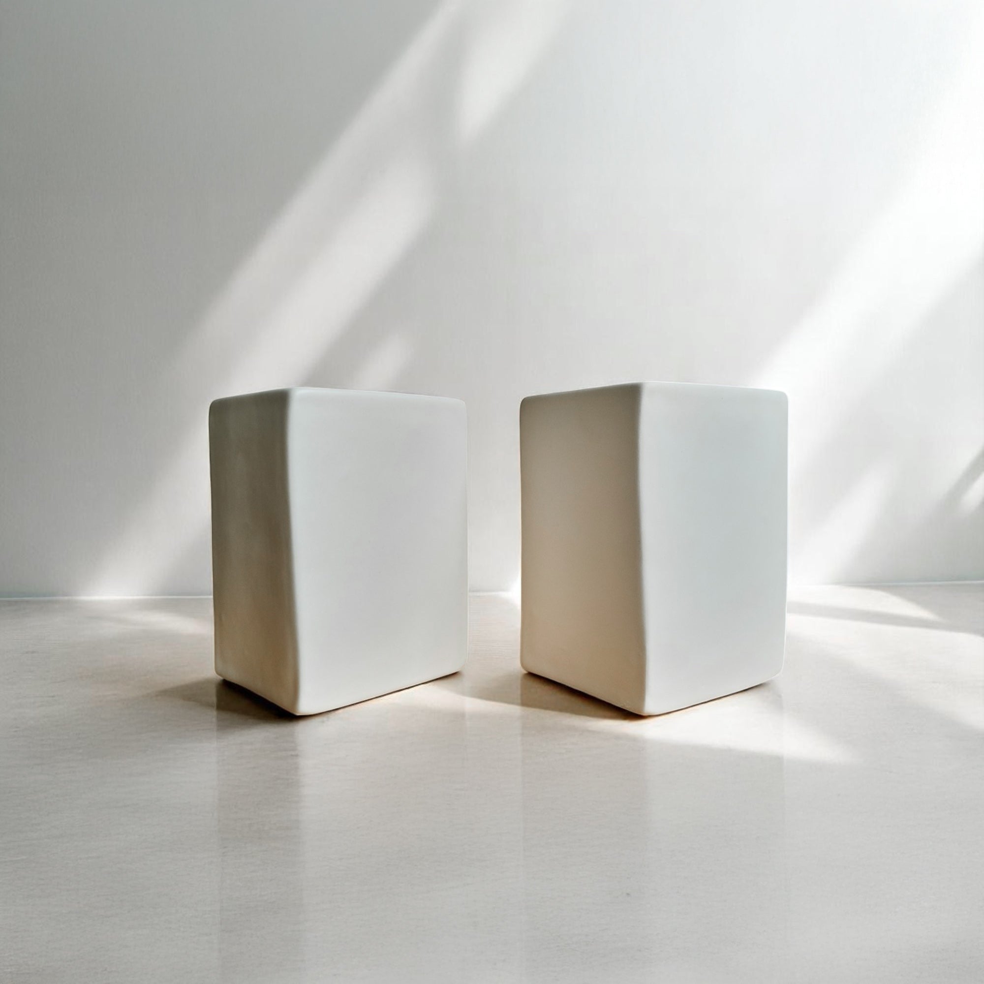 Irregular ceramic wall light MURA | Off White